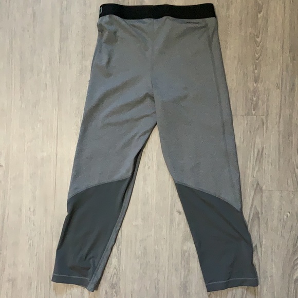 Cropped women’s Nike Pro leggings - Picture 2 of 3